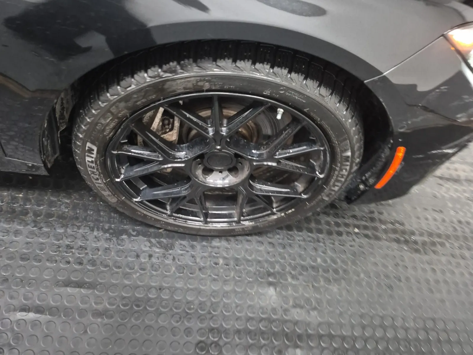 Right Front Wheel/Tire Photo