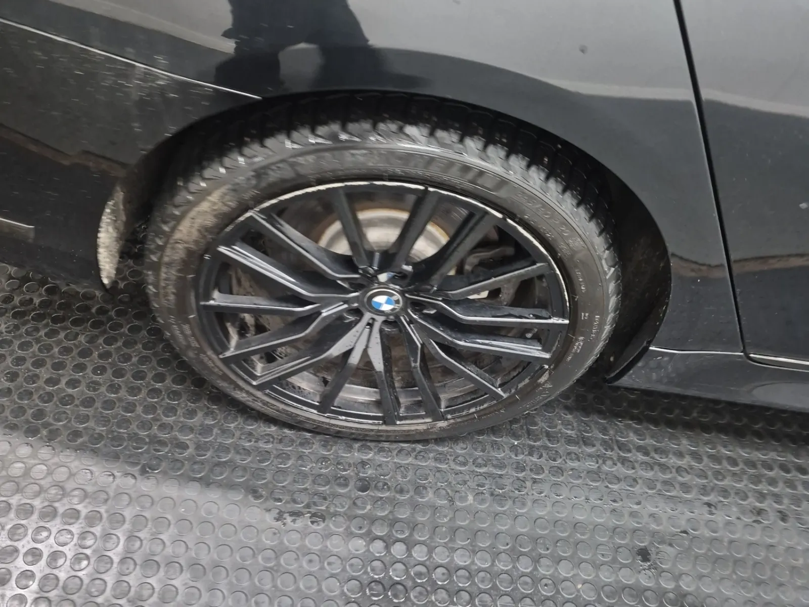 Right Rear Wheel/Tire Photo