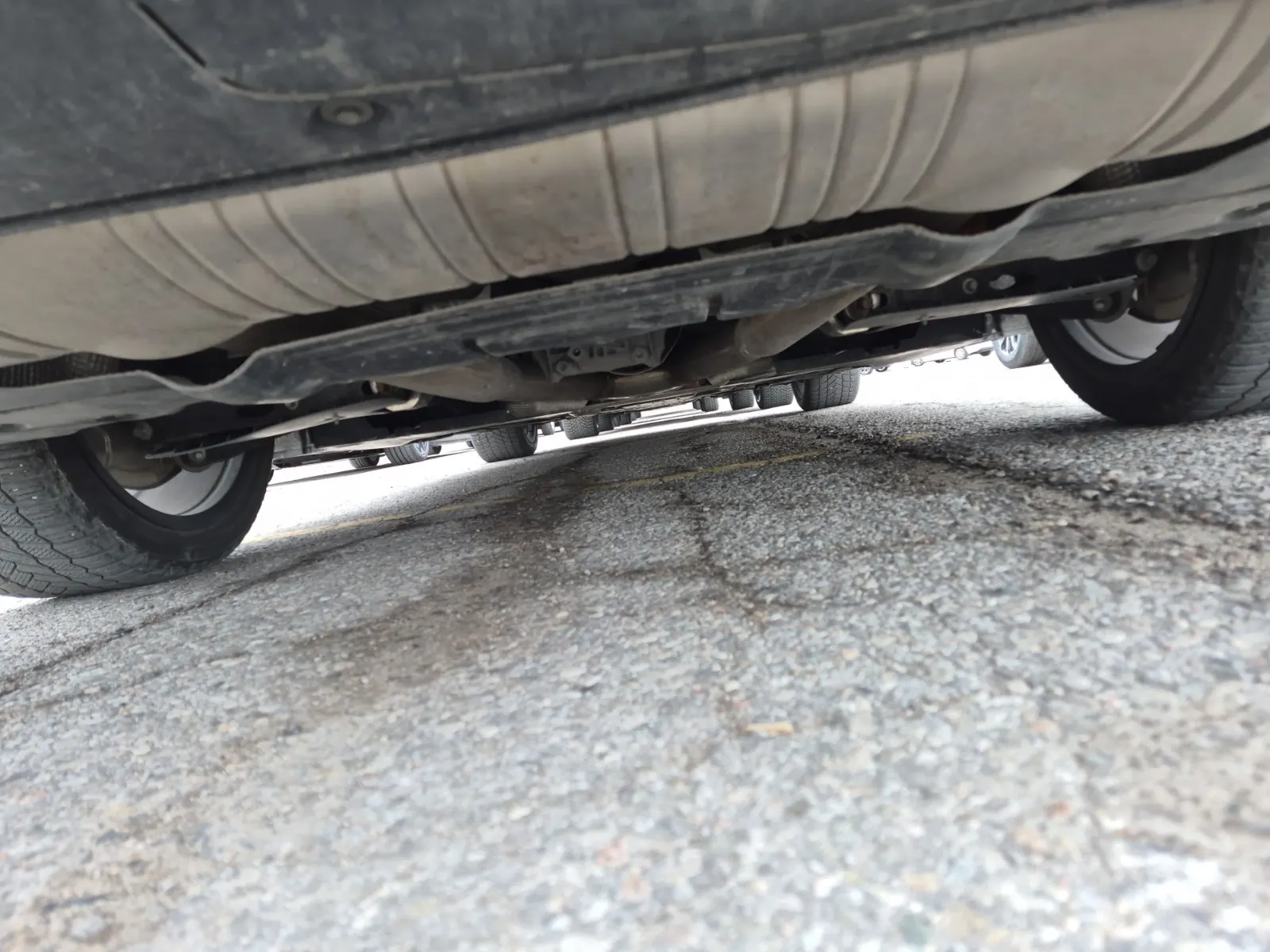 Undercarriage - Rear Photo