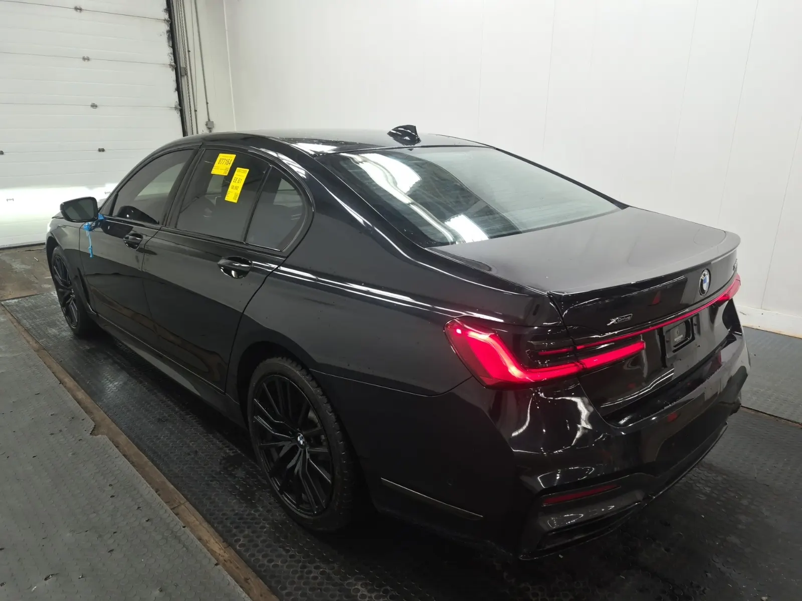 Driver Rear 3/4 Photo