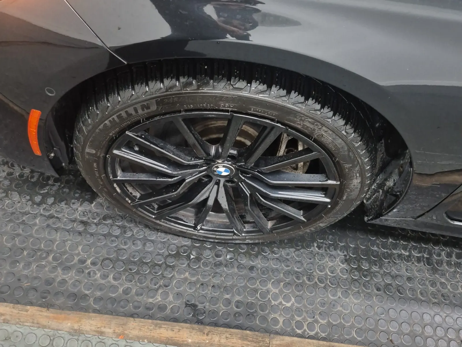Front driver wheel/tire photo