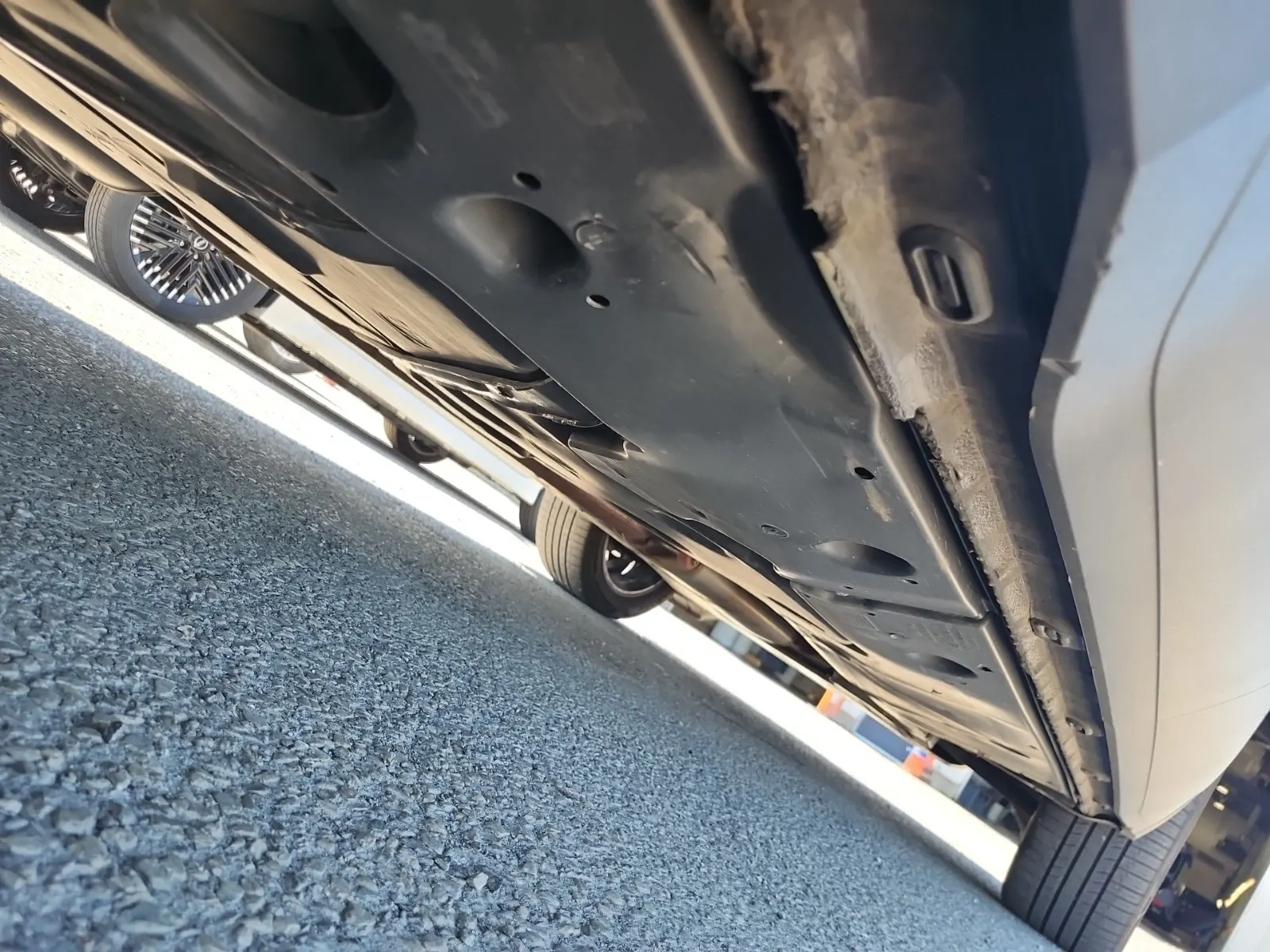 Undercarriage - Passenger Photo