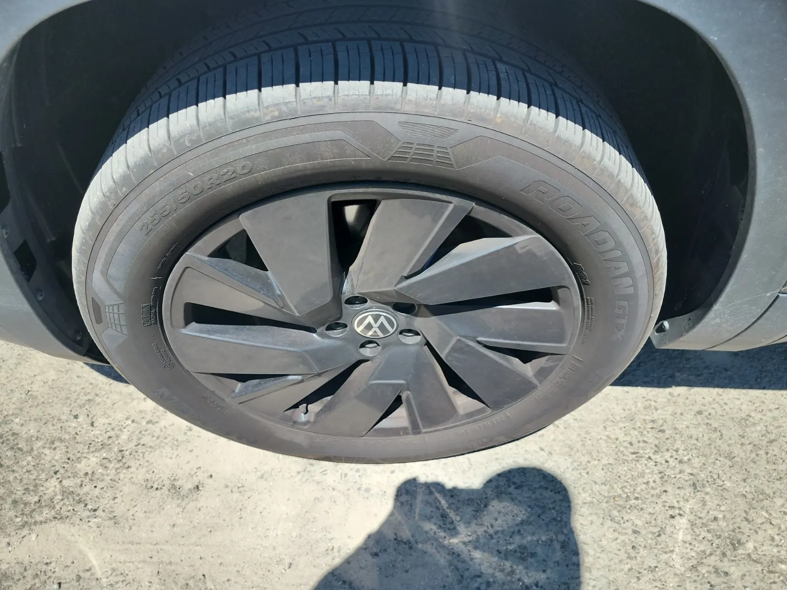 Front driver wheel/tire photo