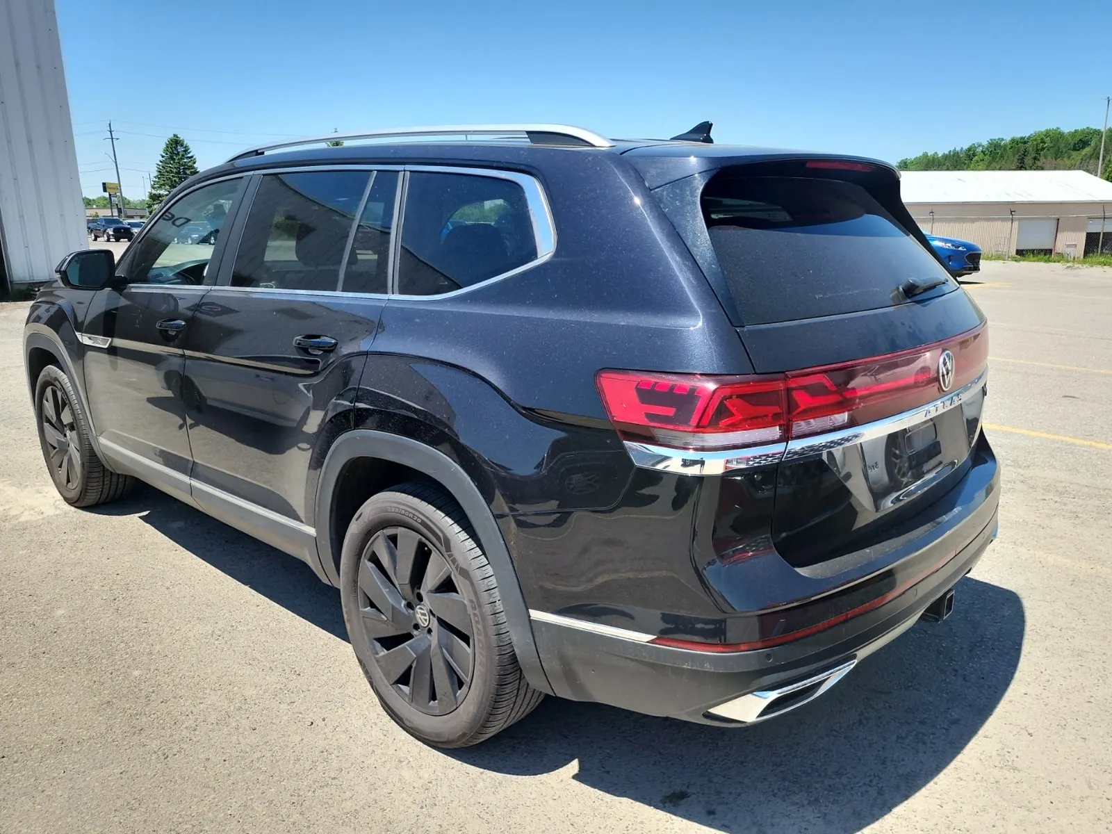 Driver Rear 3/4 Photo