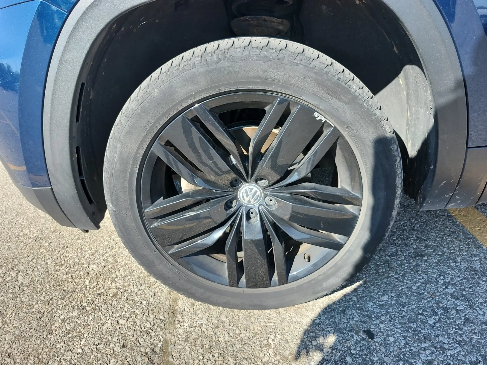 Front driver wheel/tire photo