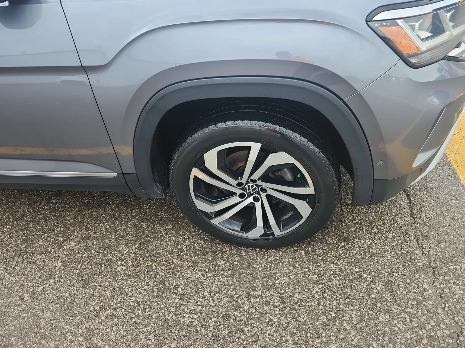 Right Front Wheel/Tire Photo