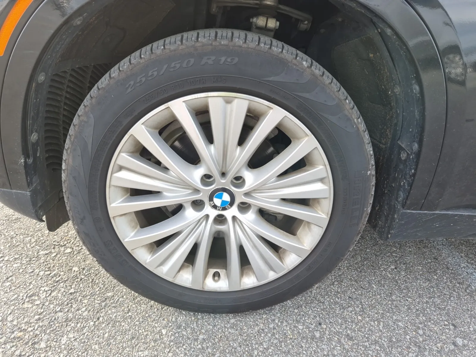Front driver wheel/tire photo