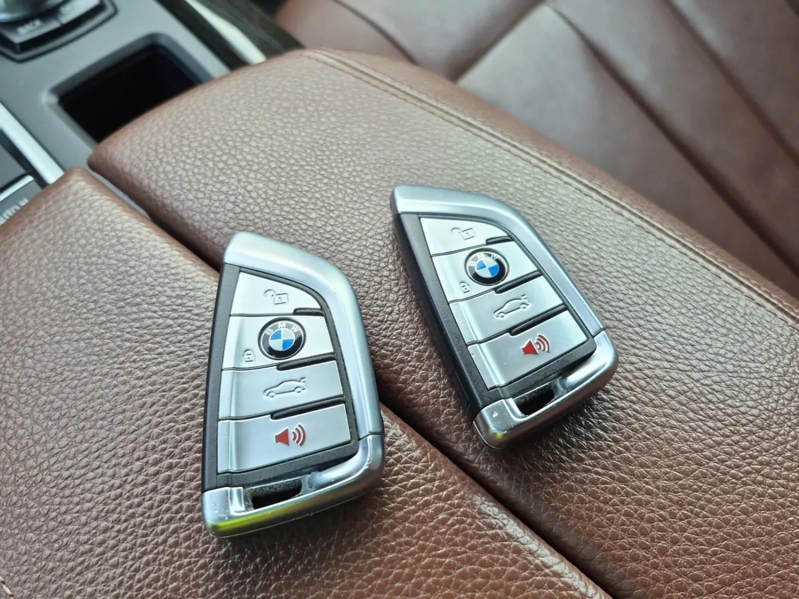 Keys/Fobs/Manual Photo