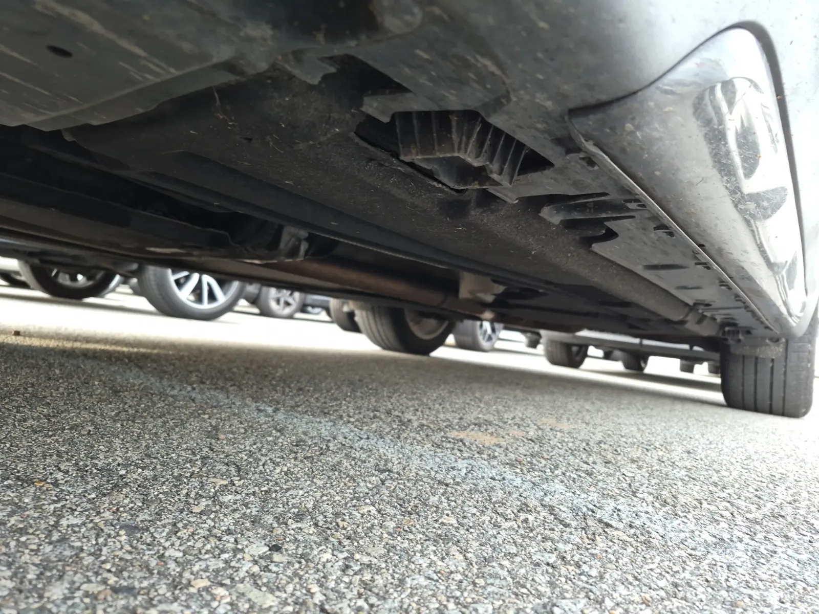 Undercarriage - Driver Photo