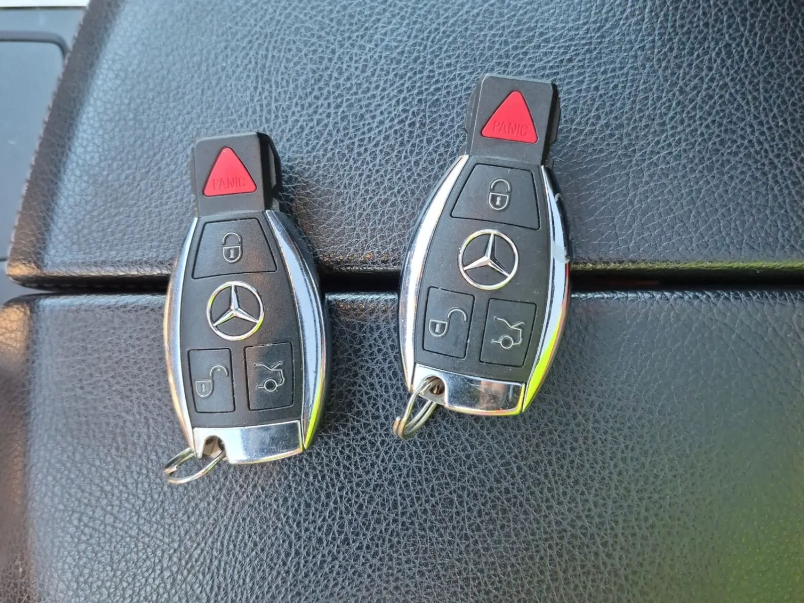 Keys/Fobs/Manual Photo