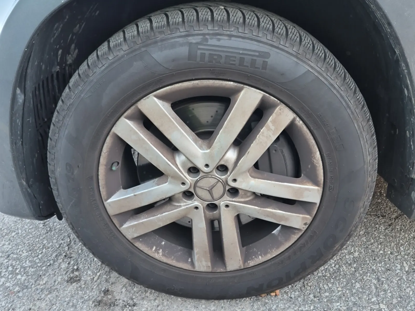 Front driver wheel/tire photo