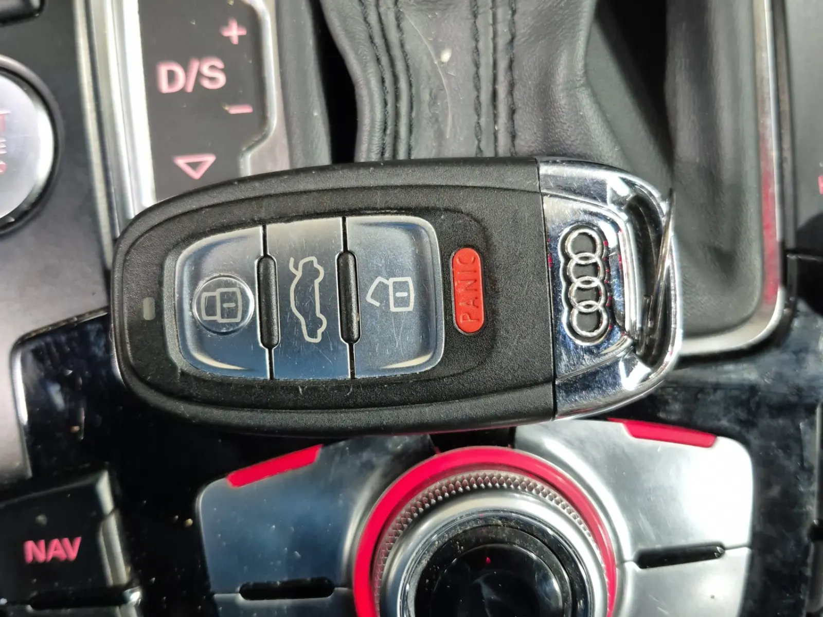 Keys/Fobs/Manual Photo