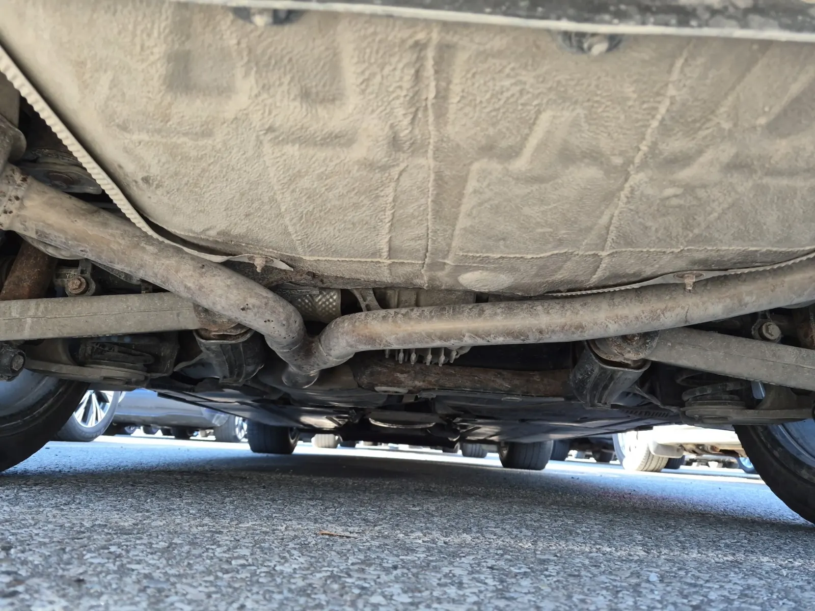 Undercarriage - Rear Photo