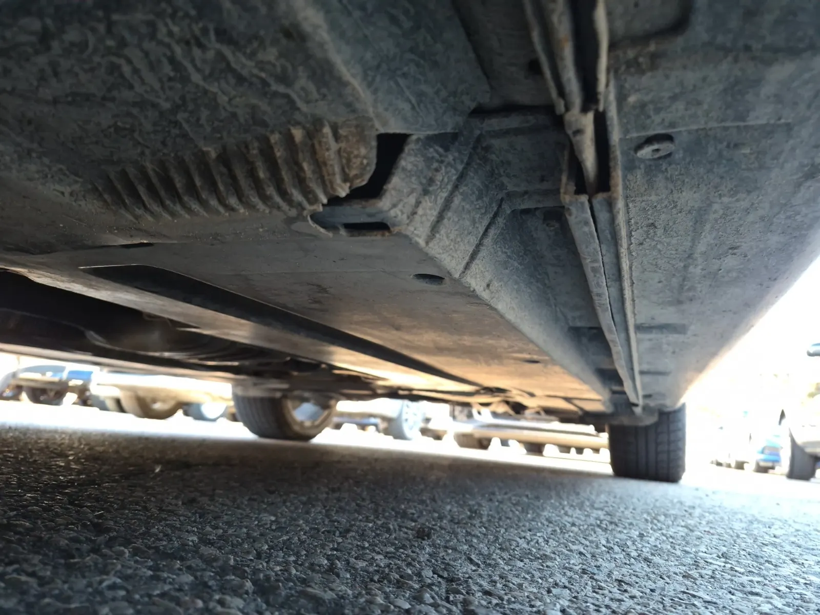 Undercarriage - Driver Photo