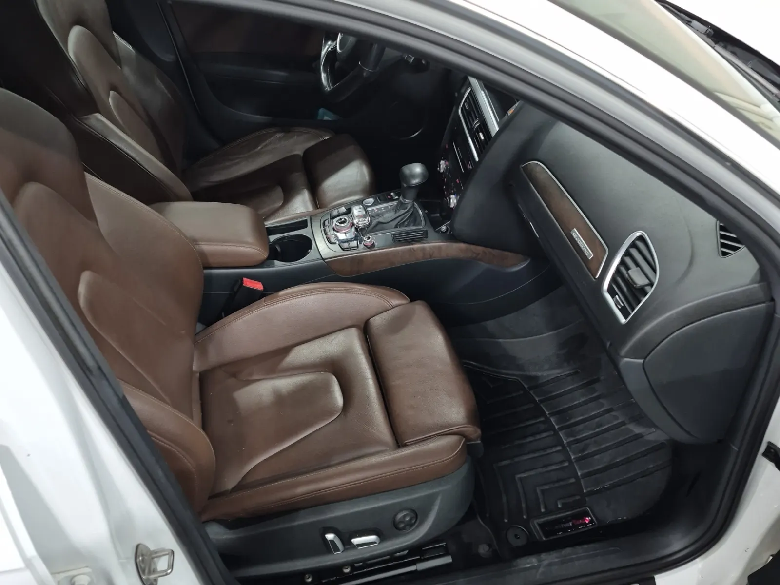 Right Side Interior Photo