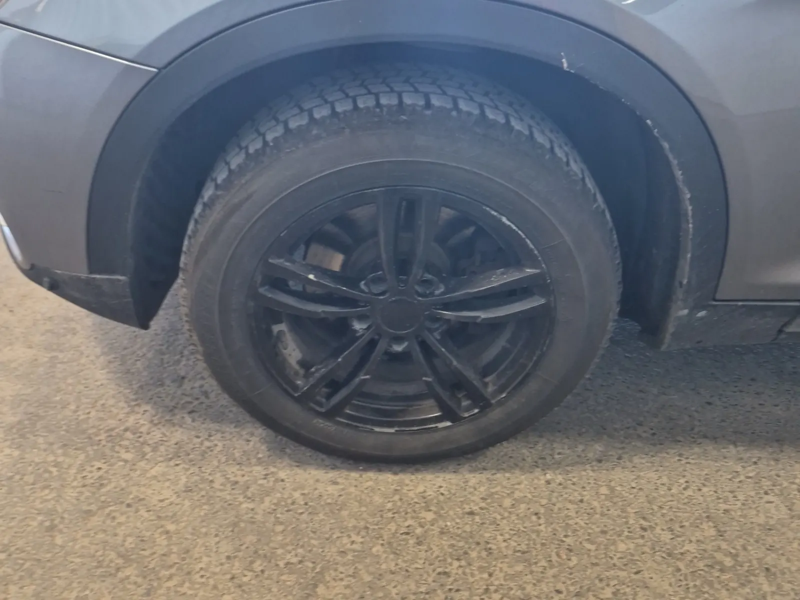Front driver wheel/tire photo