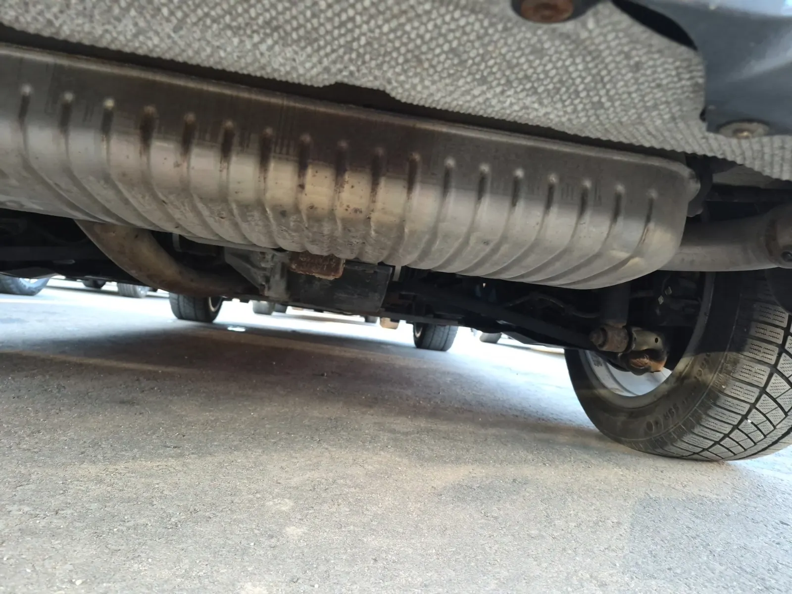 Undercarriage - Rear Photo