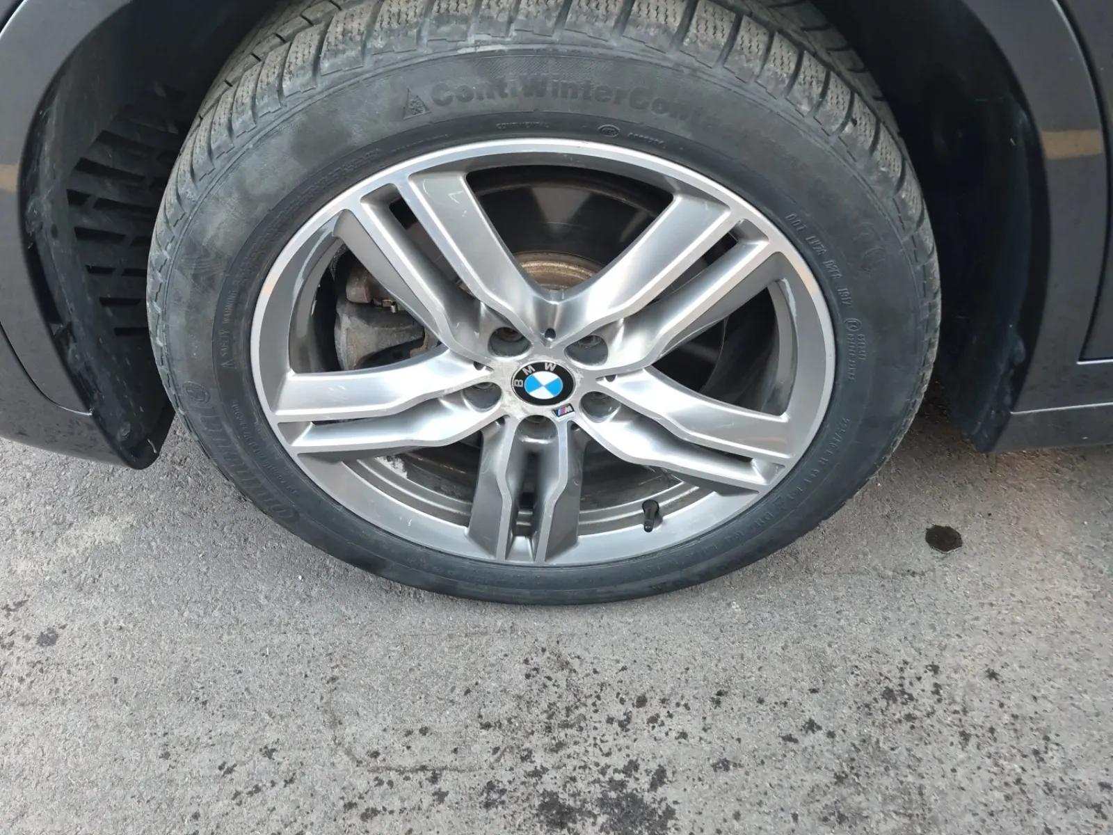 Front driver wheel/tire photo