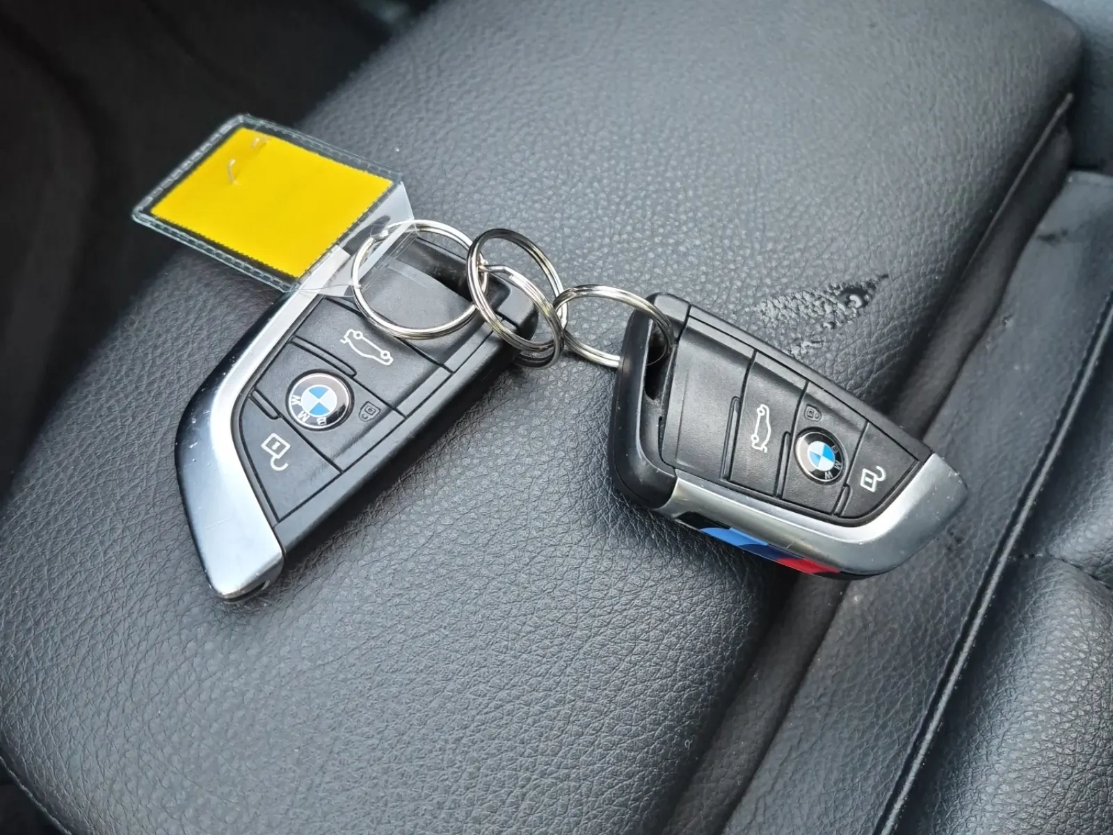 Keys/Fobs/Manual Photo