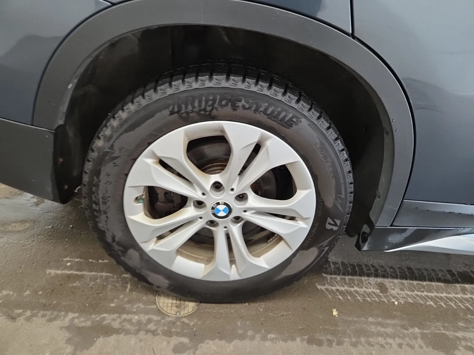 Right Rear Wheel/Tire Photo
