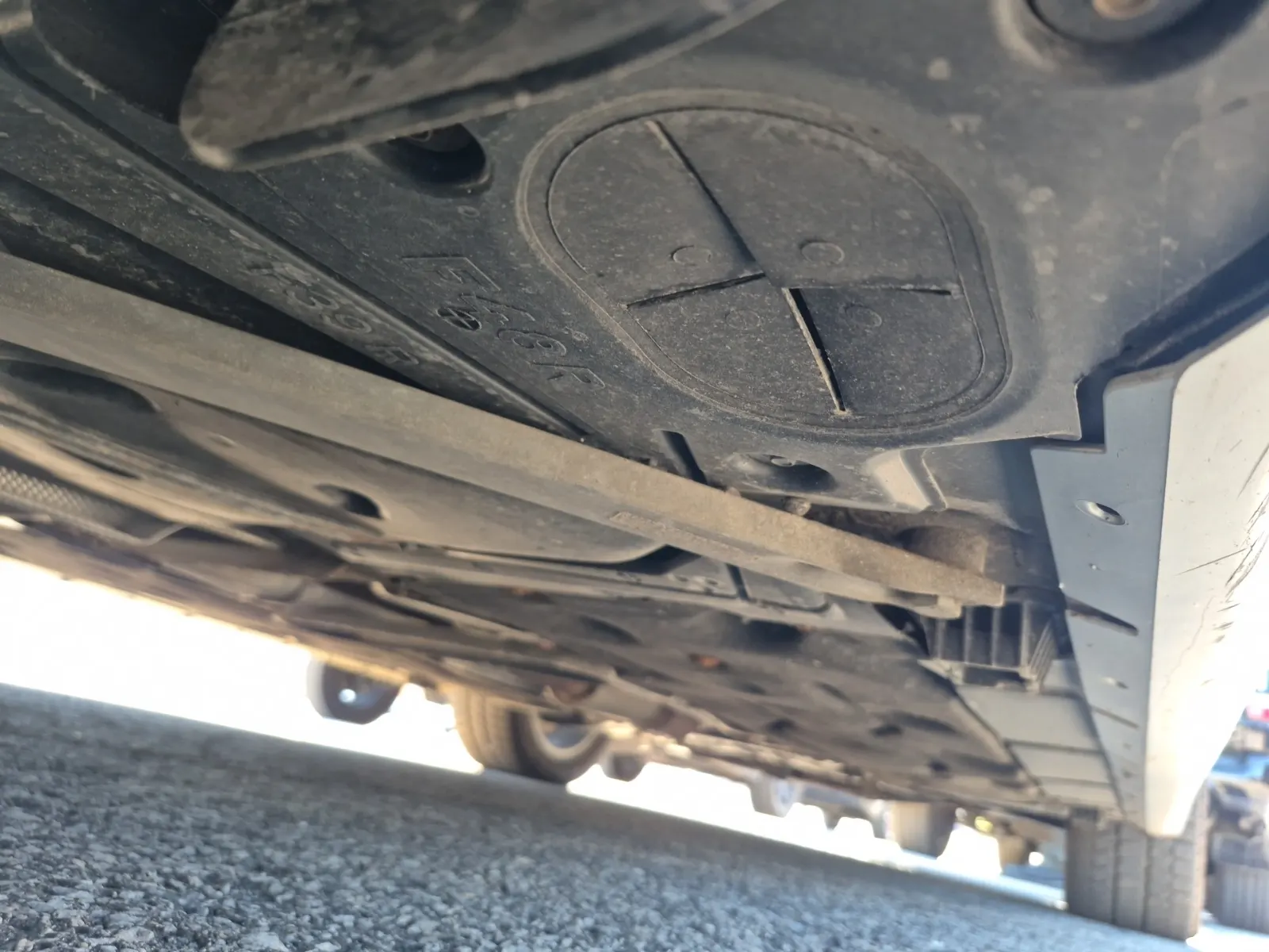 Undercarriage - Passenger Photo