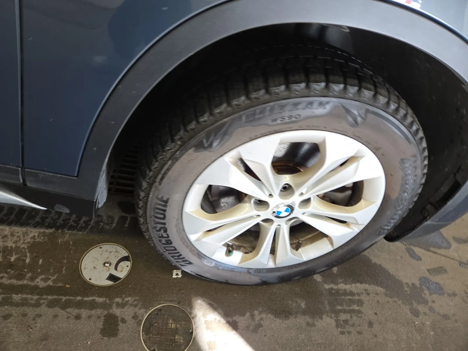 Right Front Wheel/Tire Photo