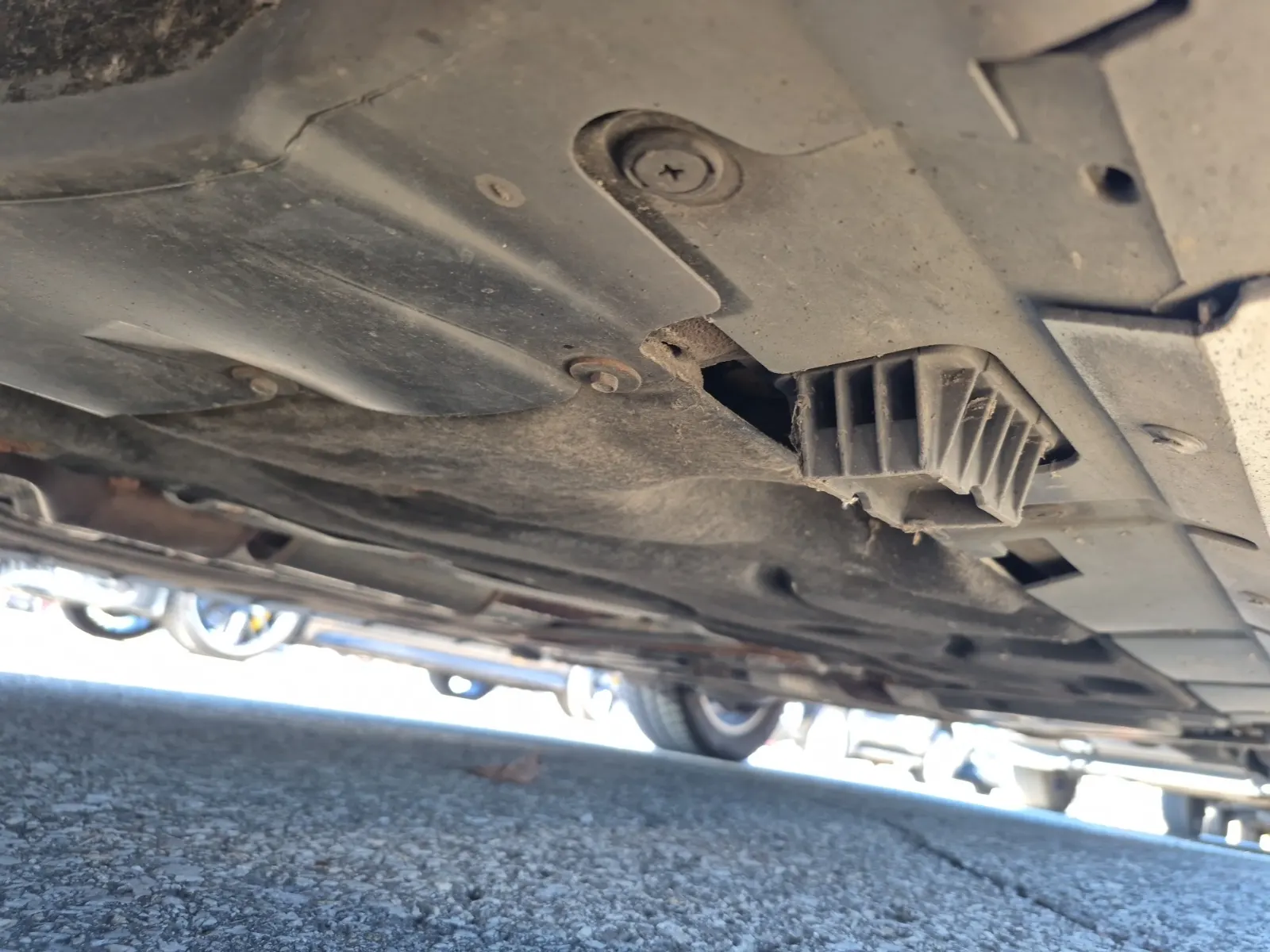 Undercarriage - Driver Photo