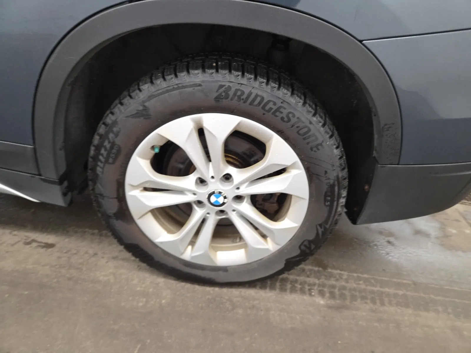 Left Rear Wheel/Tire Photo