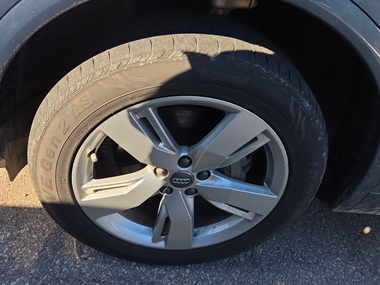 Front driver wheel/tire photo