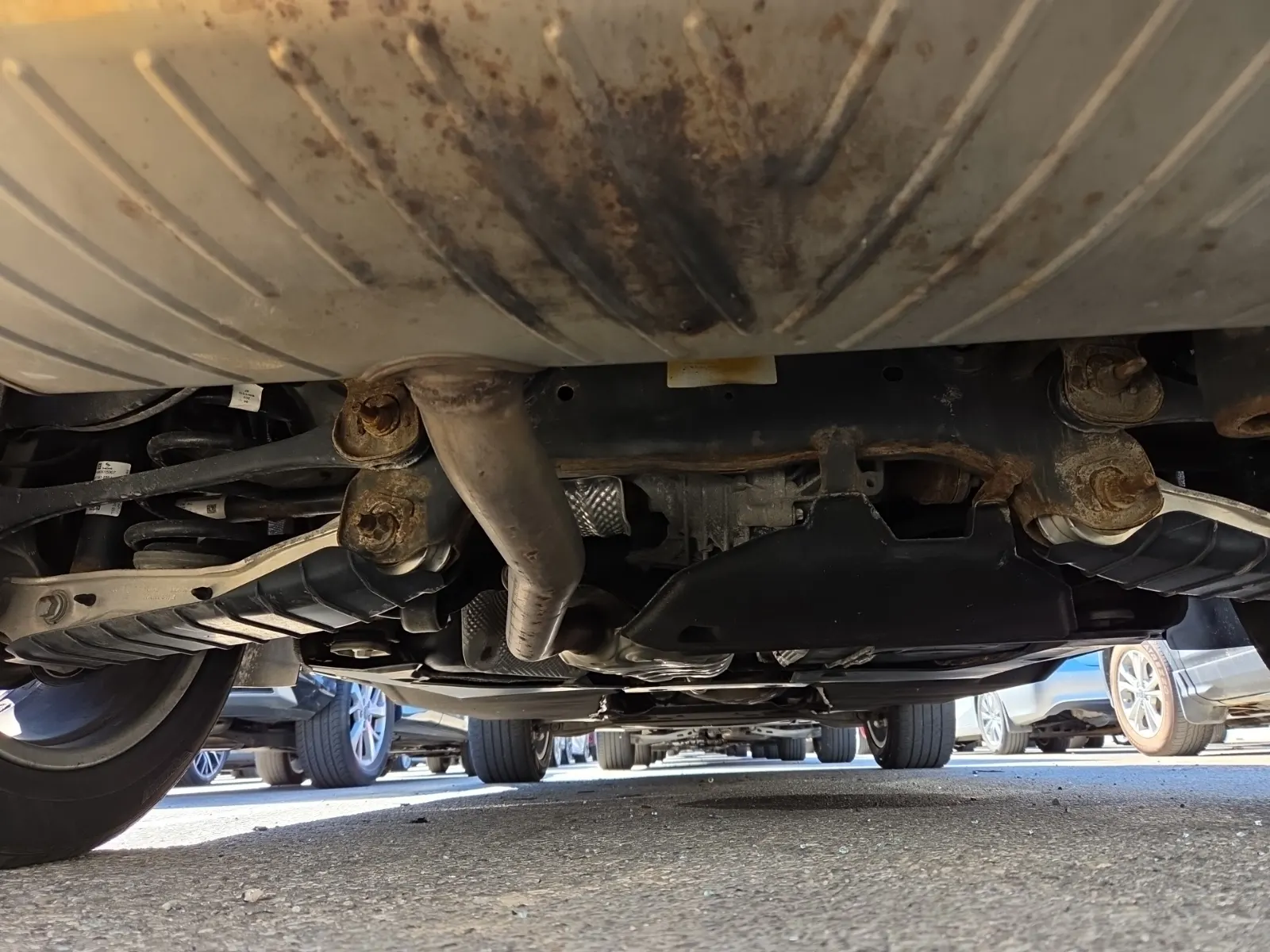 Undercarriage - Rear Photo