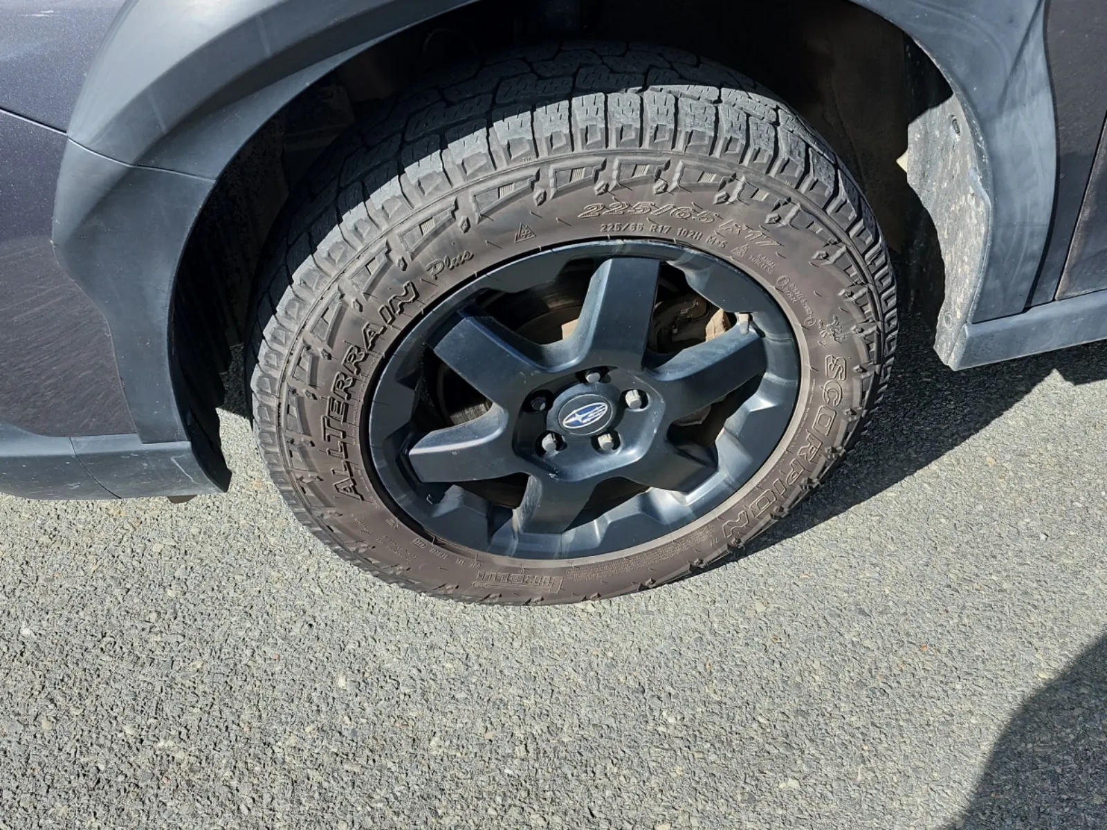 Front driver wheel/tire photo