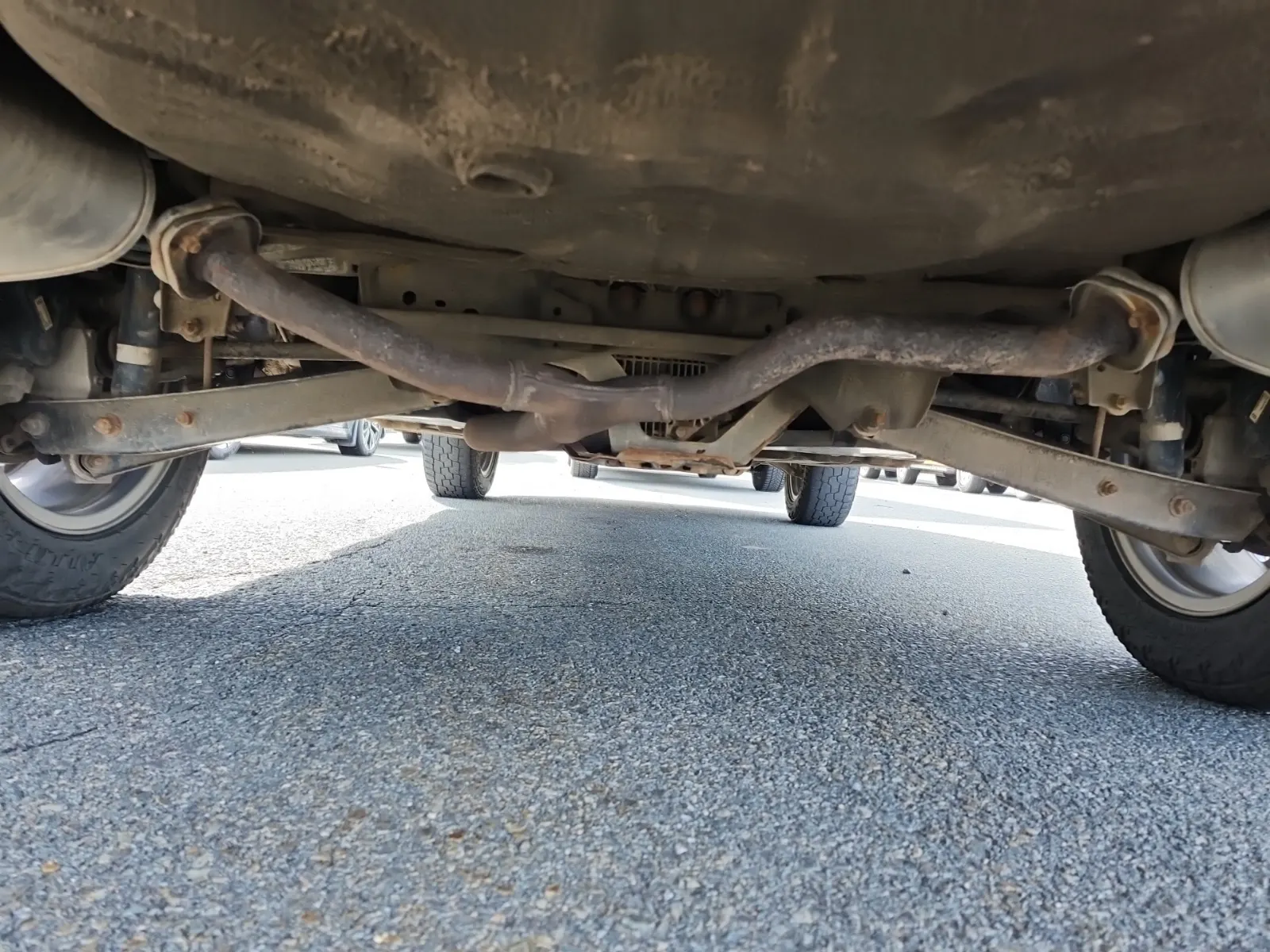 Undercarriage - Rear Photo