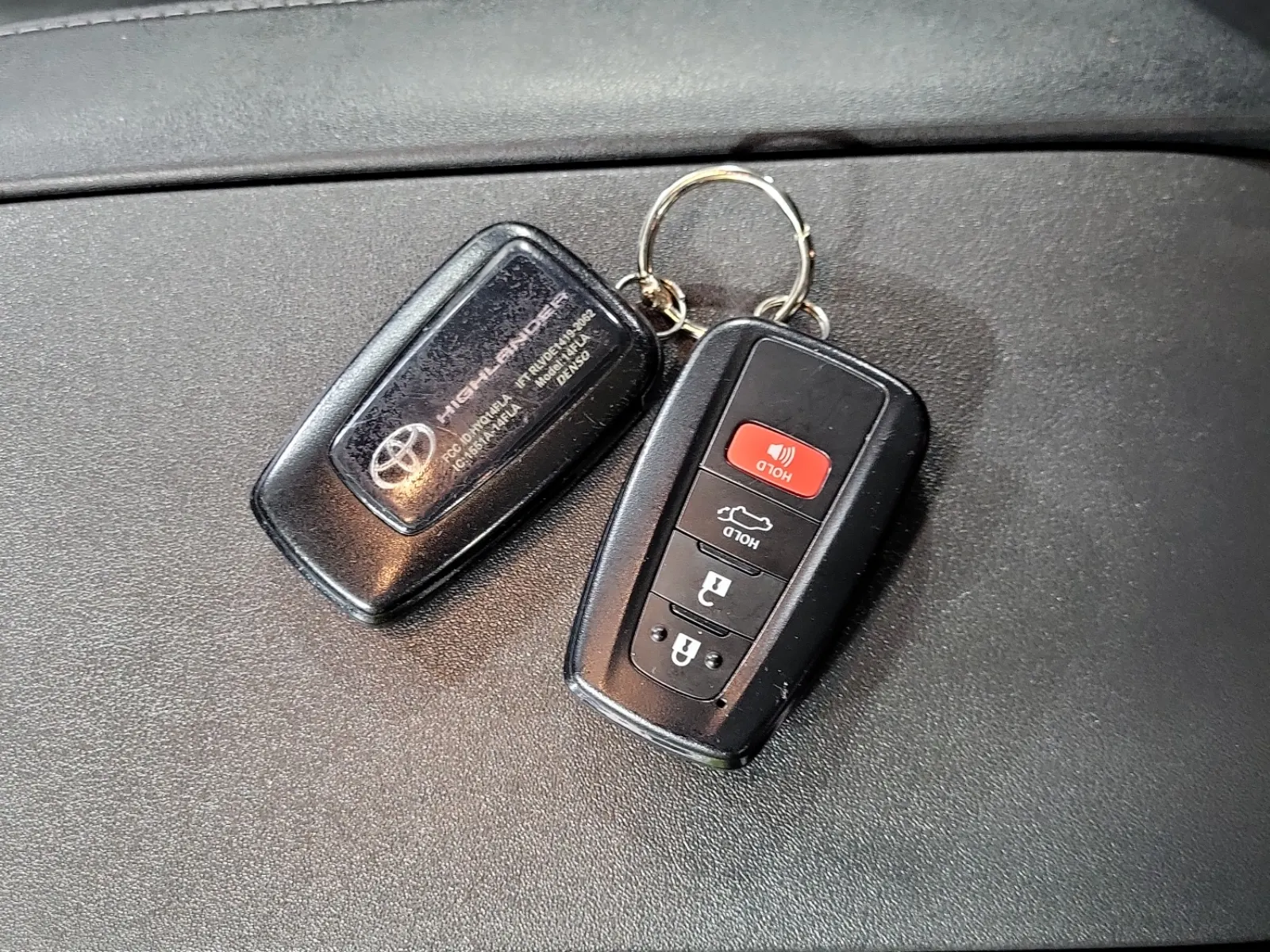 Keys/Fobs/Manual Photo
