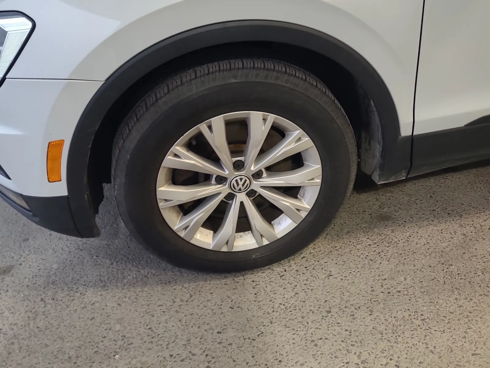 Front driver wheel/tire photo