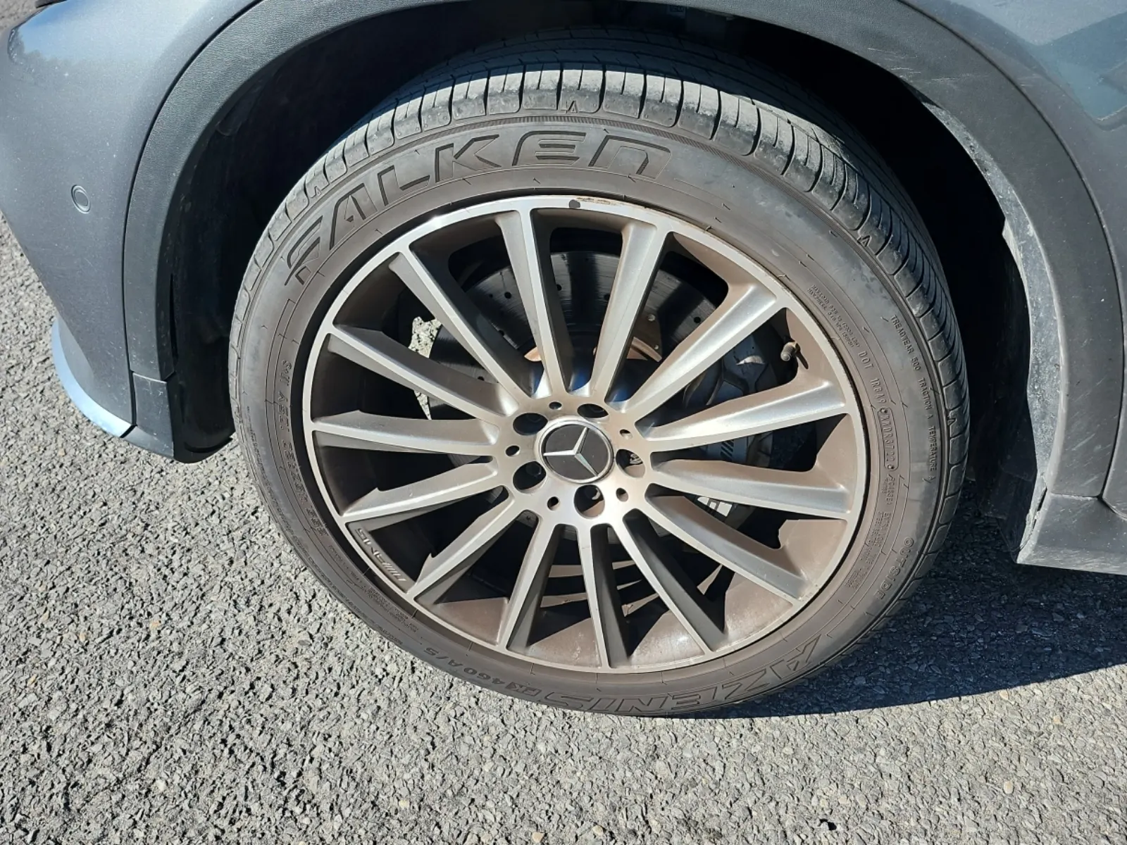 Front driver wheel/tire photo