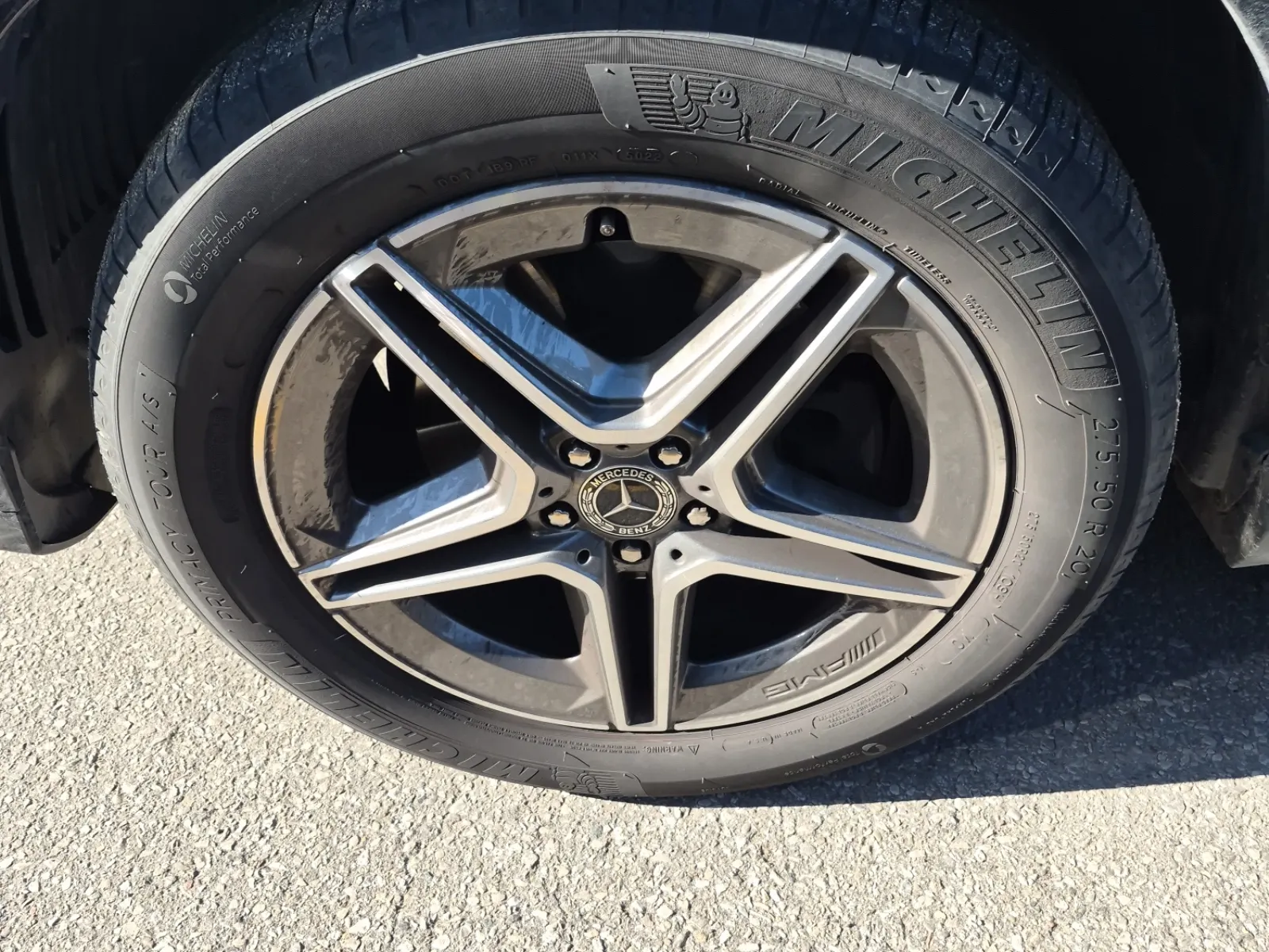 Front driver wheel/tire photo