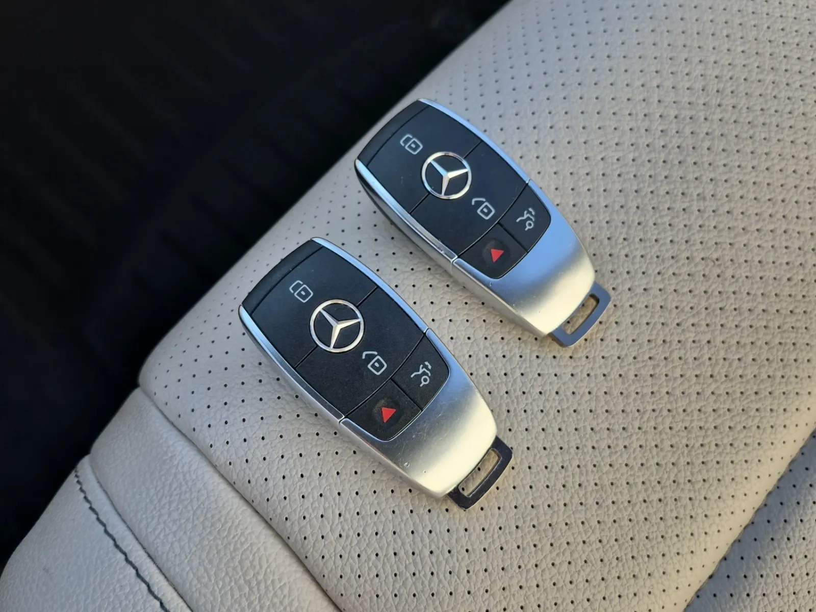 Keys/Fobs/Manual Photo