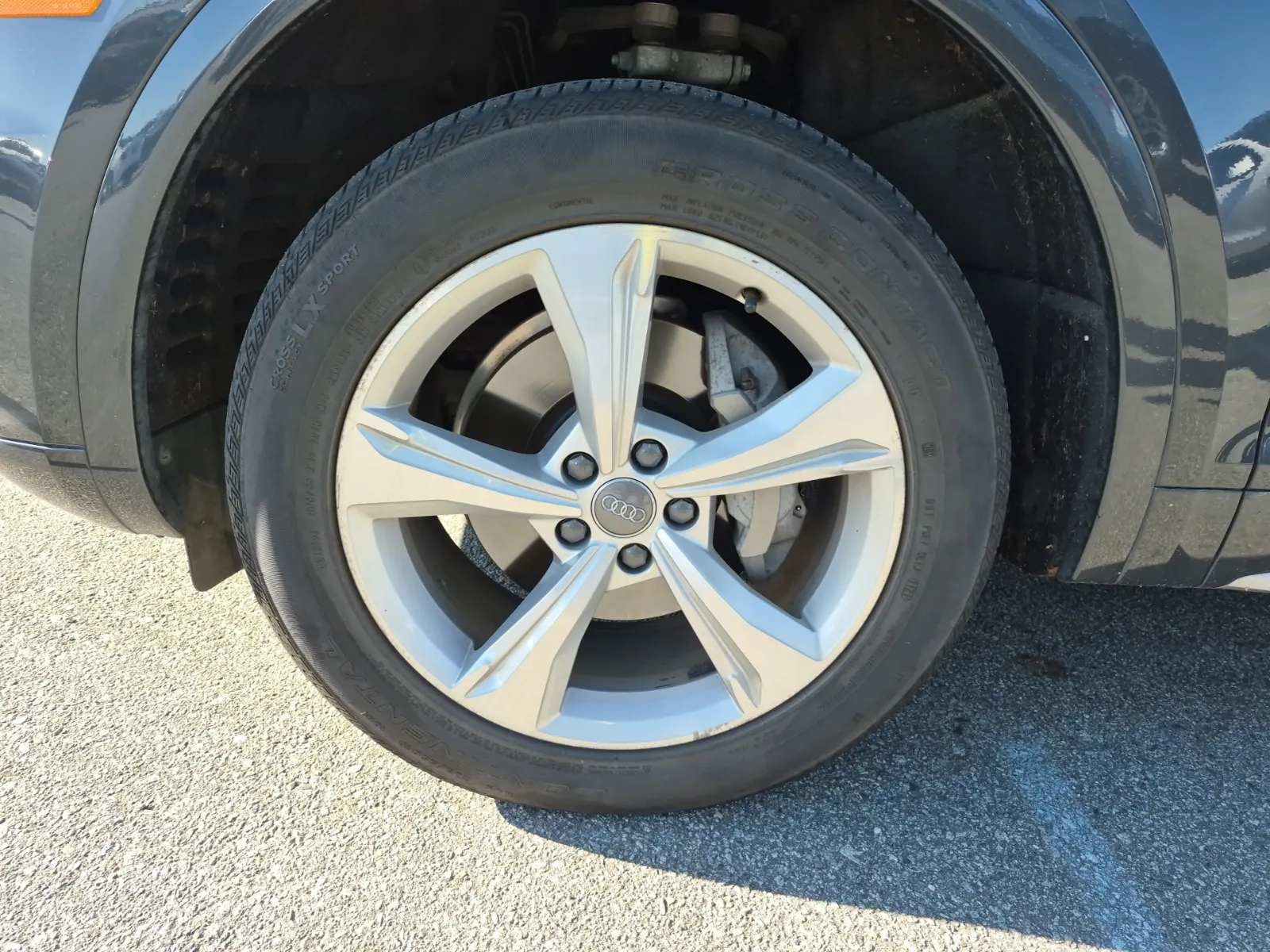 Front driver wheel/tire photo