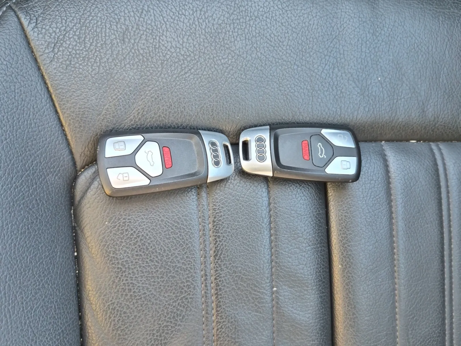 Keys/Fobs/Manual Photo