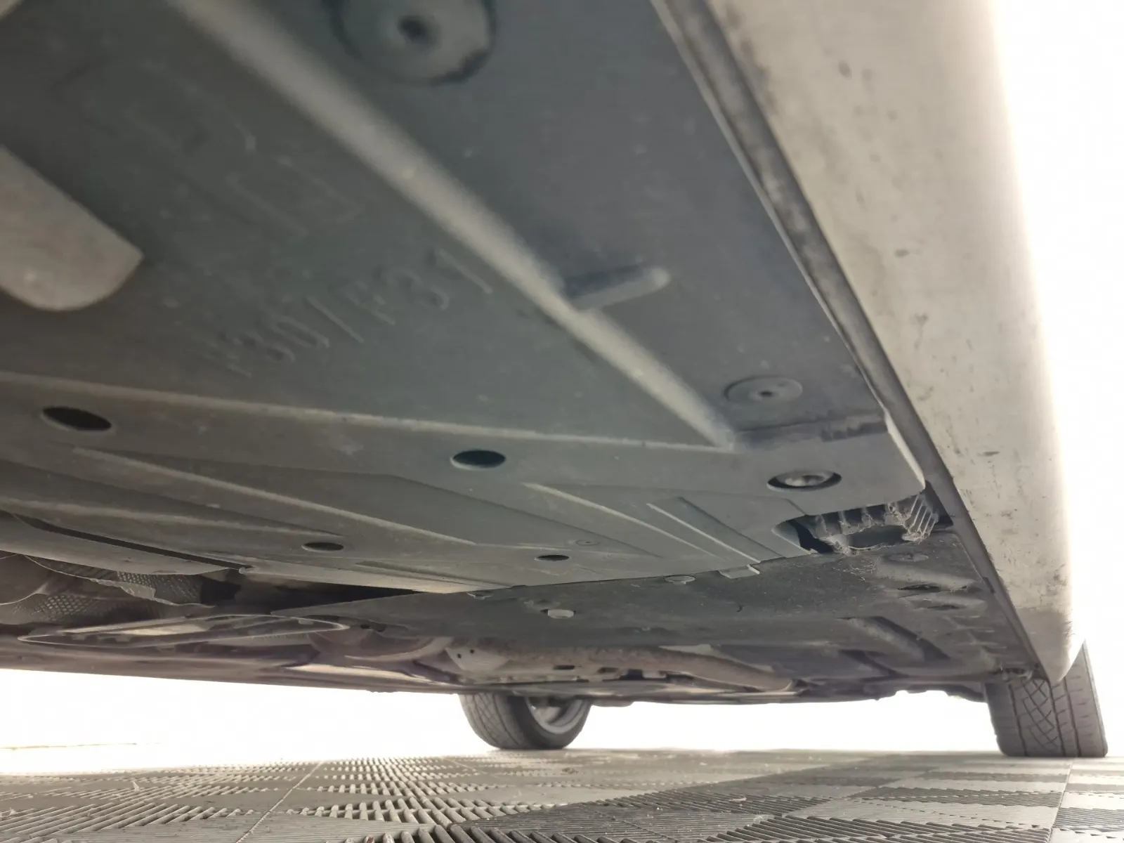 Undercarriage - Passenger Photo