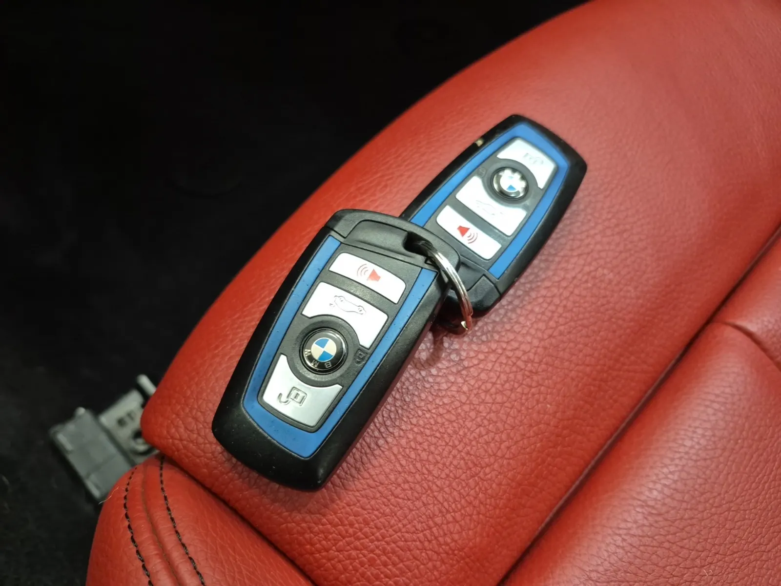 Keys/Fobs/Manual Photo