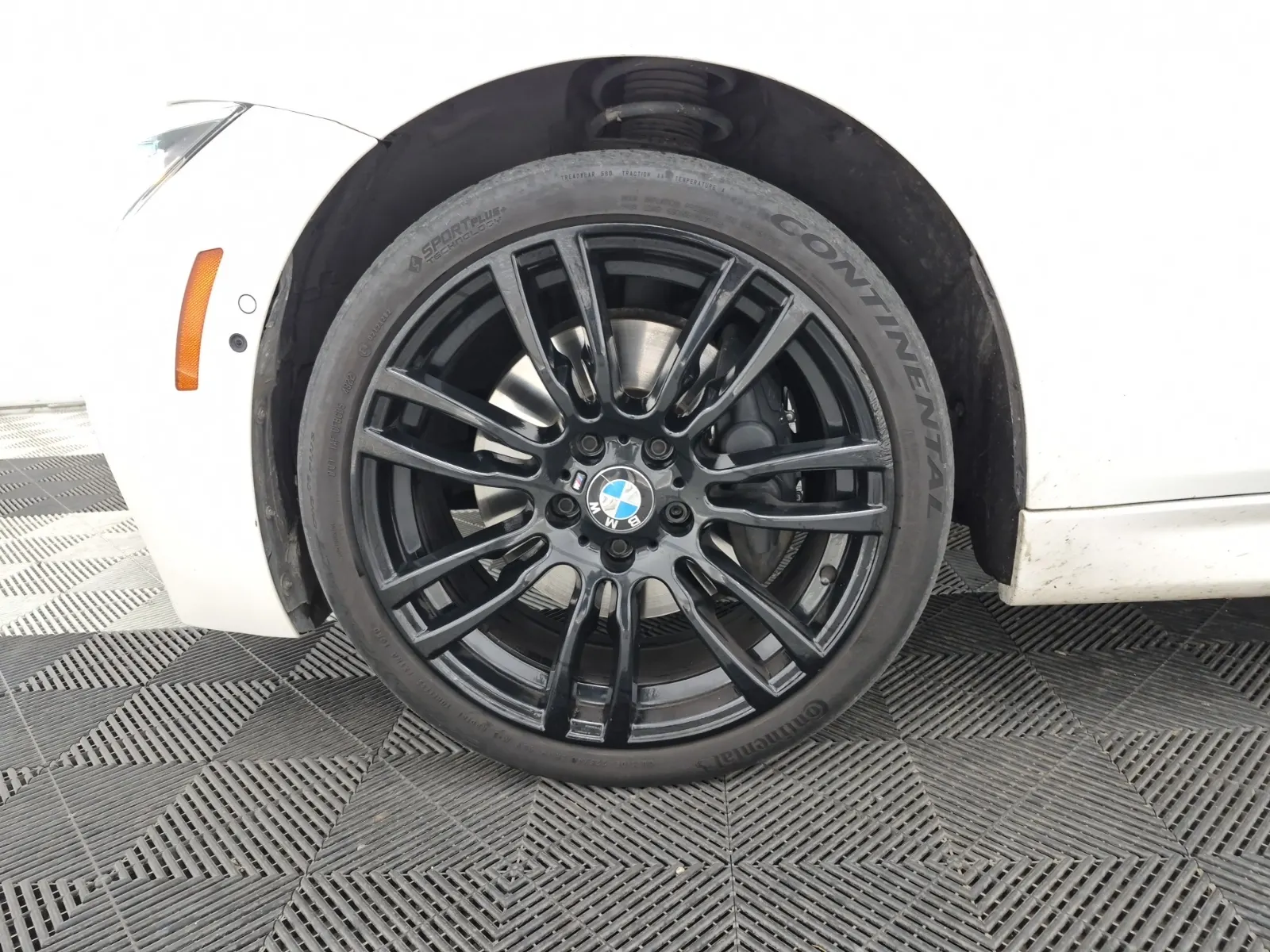 Front driver wheel/tire photo