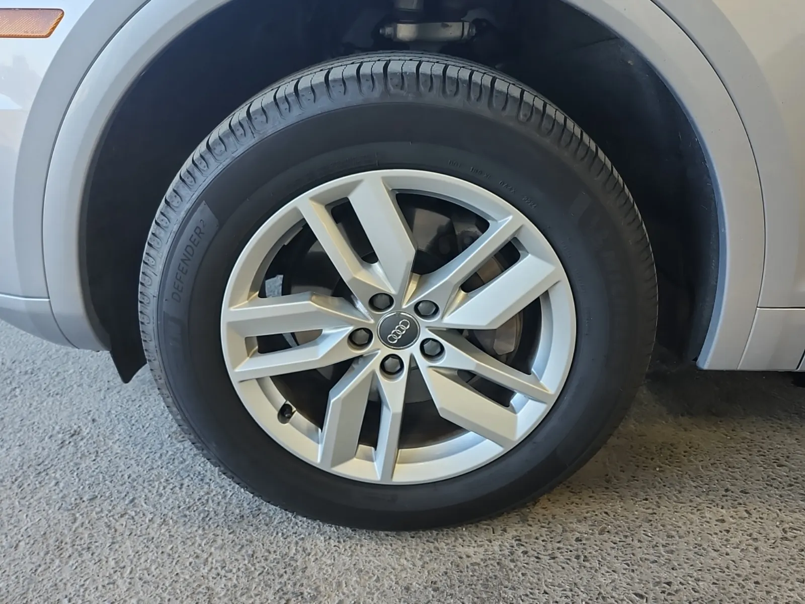 Front driver wheel/tire photo