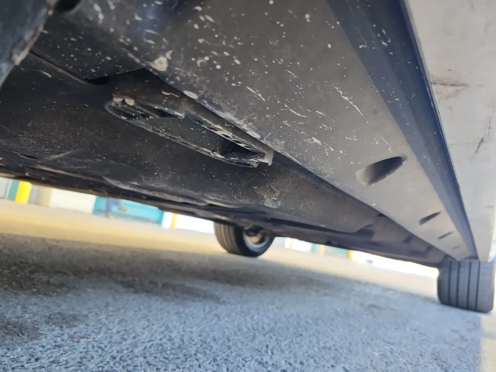 Undercarriage - Passenger Photo