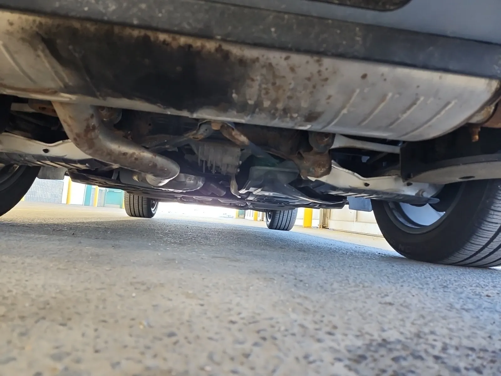 Undercarriage - Rear Photo