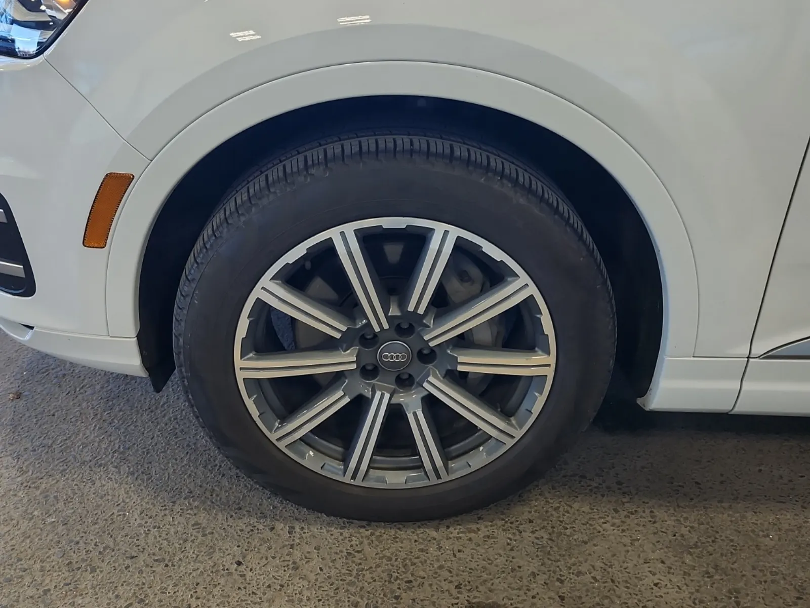 Front driver wheel/tire photo