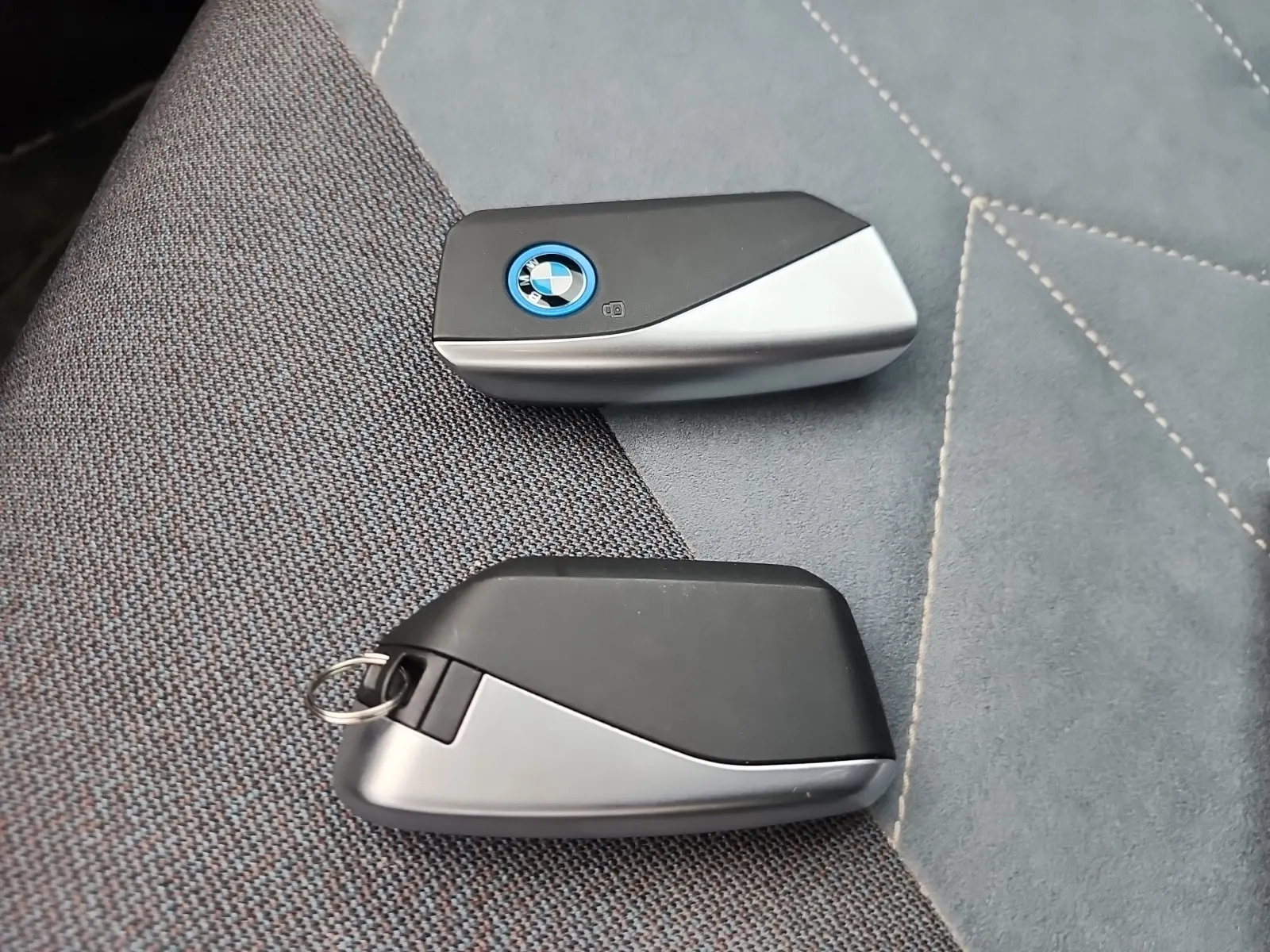 Keys/Fobs/Manual Photo