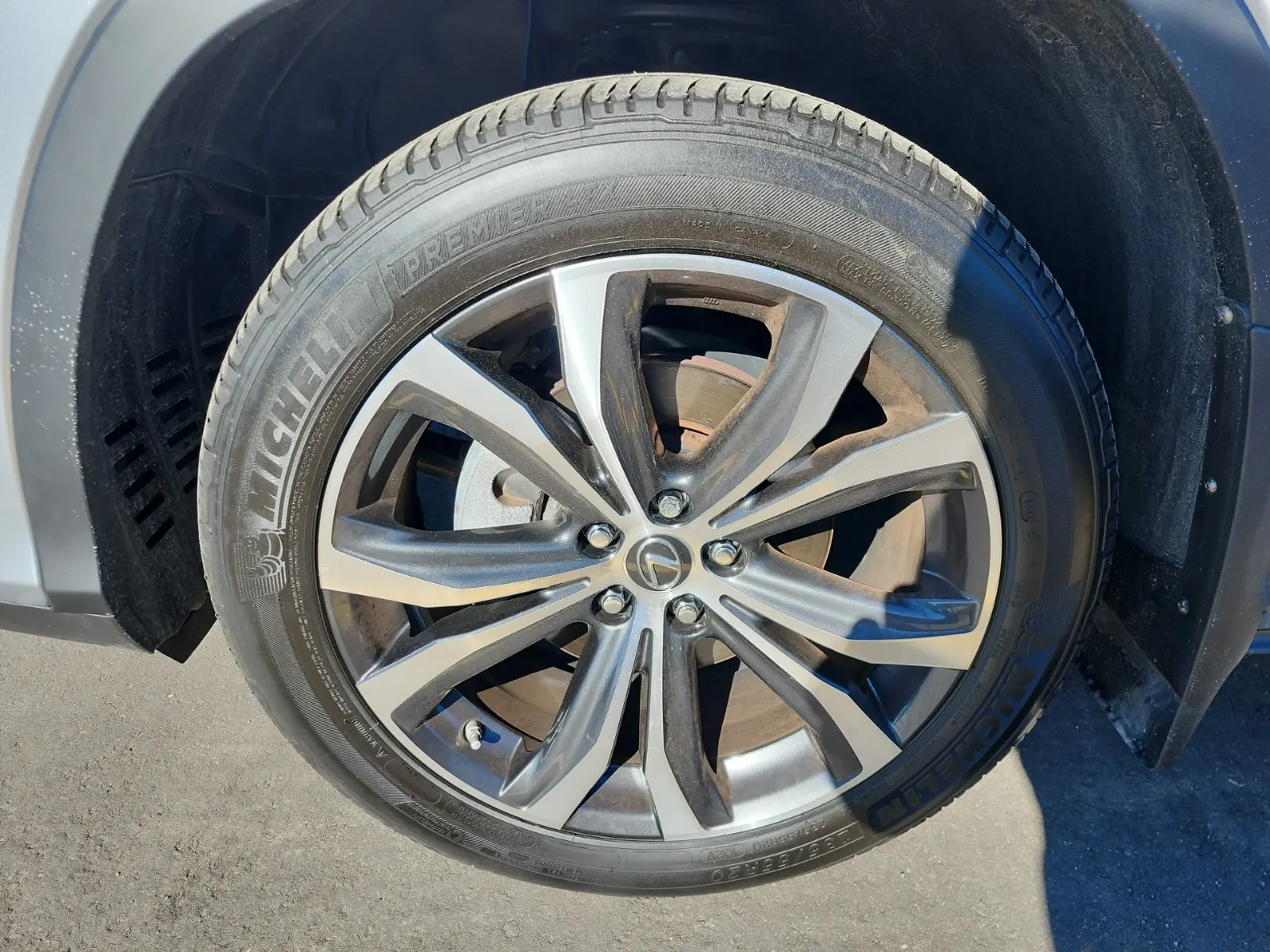 Front driver wheel/tire photo