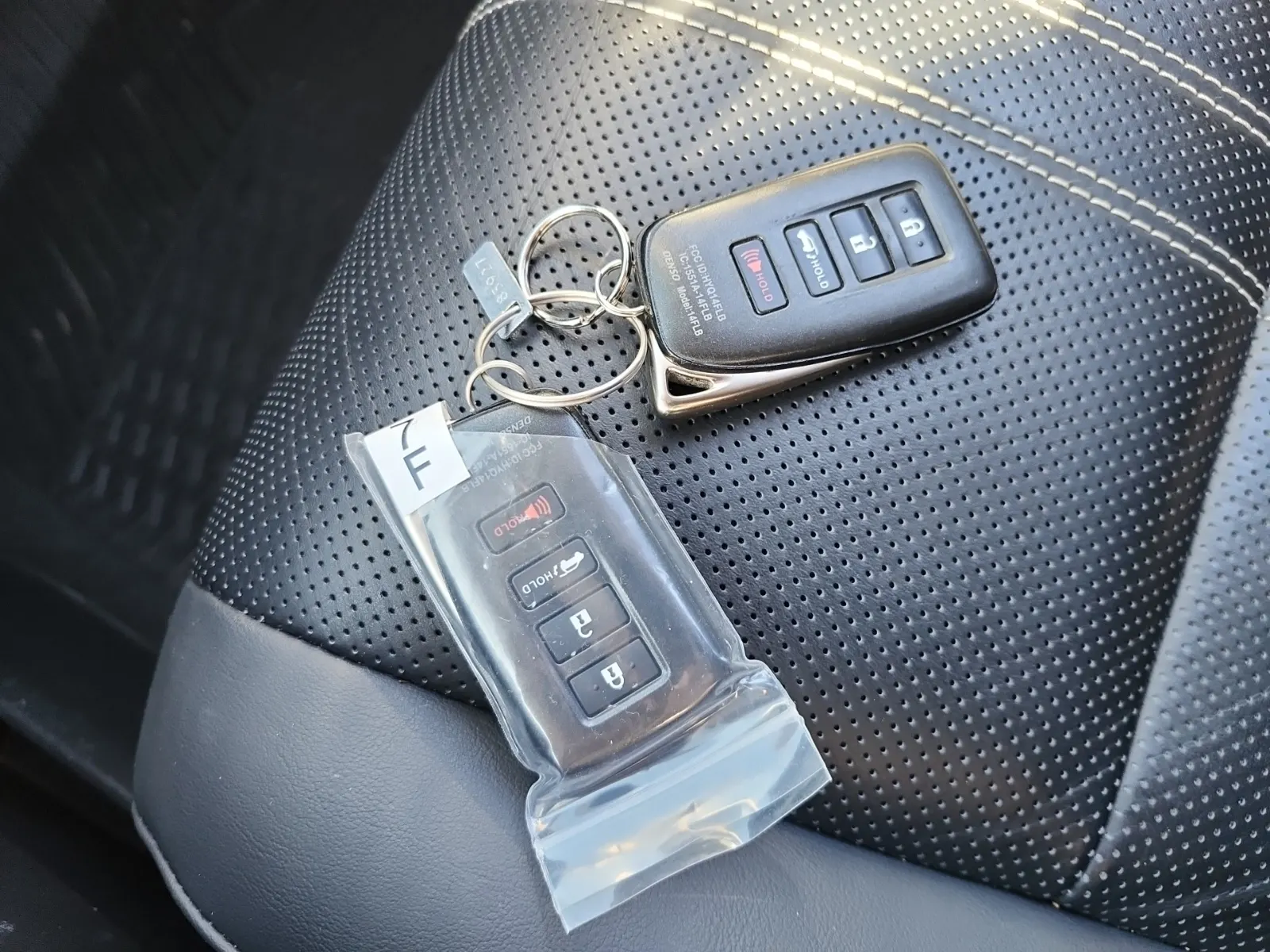 Keys/Fobs/Manual Photo