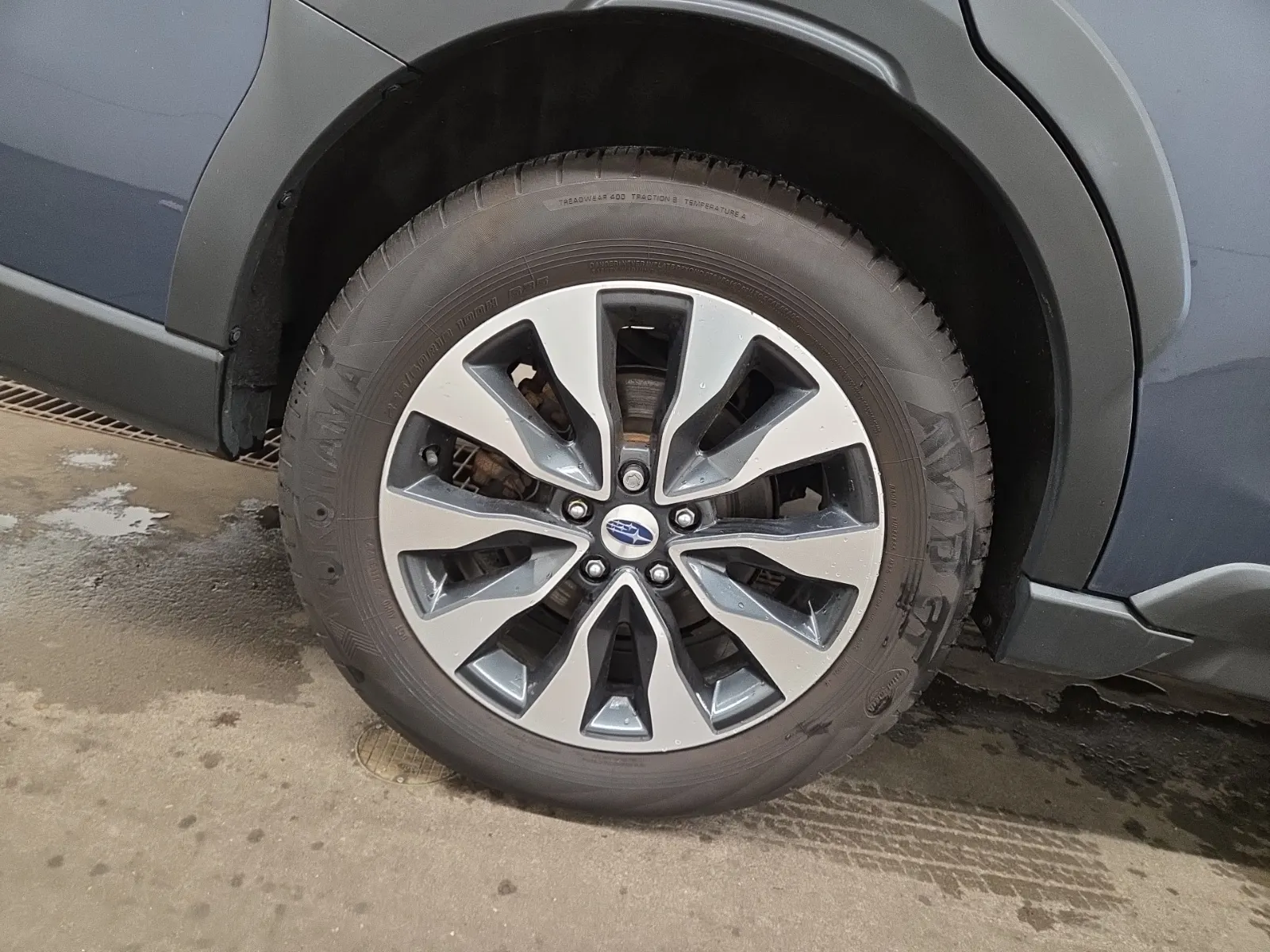 Right Rear Wheel/Tire Photo